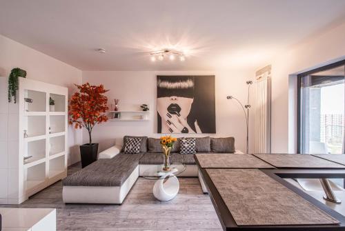 Apartamento 2-room Penthouse Plaza Residence P1