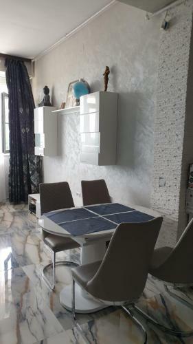 Monaco Apartments Mamaia