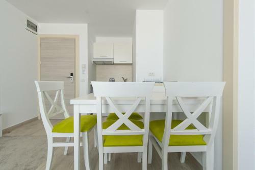 Zip Apartments