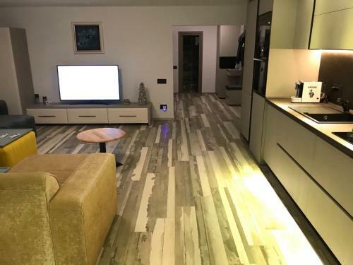 Three-bedroom Luxury Apartment Marina