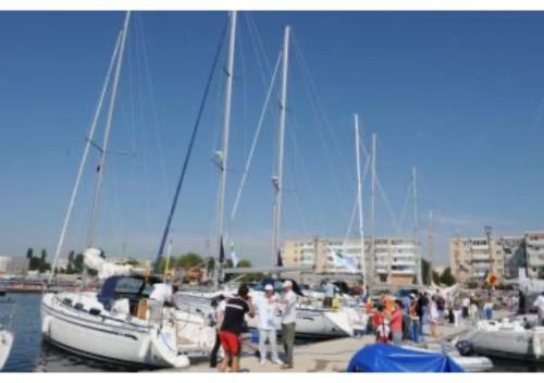 Three-bedroom Luxury Apartment Marina