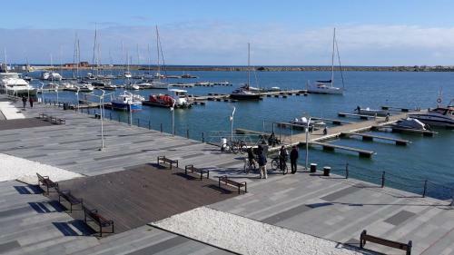 Three-bedroom Luxury Apartment Marina