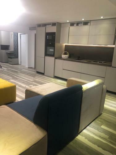 Three-bedroom Luxury Apartment Marina