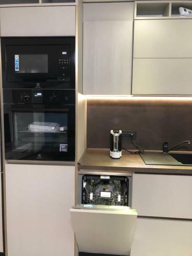 Three-bedroom Luxury Apartment Marina