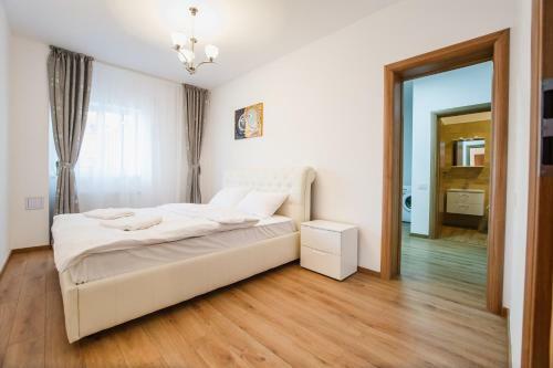 Spacious & Bright 2 Bedroom Central Apartment