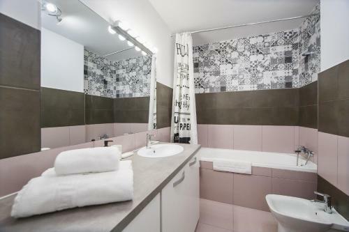Trendy Apartment Near City Center