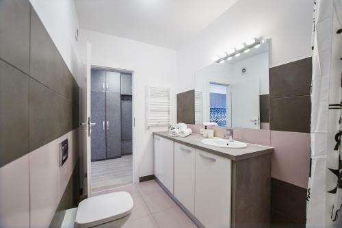 Trendy Apartment Near City Center