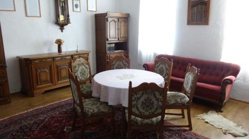 Posada Cserekert, Alszegi Porta