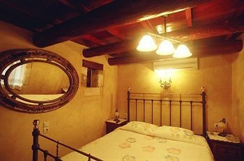 Hostal Ifigenia Luxury Suites