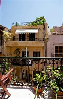 Hostal Ifigenia Luxury Suites