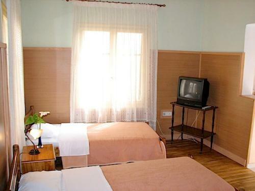 Earini Rooms And Apartments
