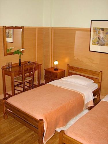 Earini Rooms And Apartments