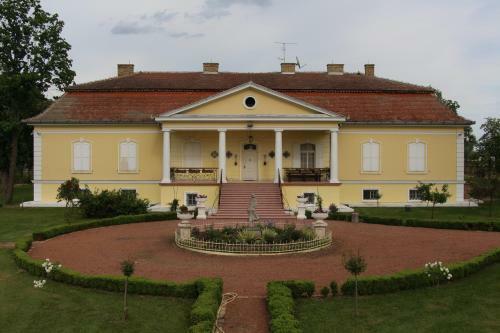 Hotel Schulhoff, Castle And Winery