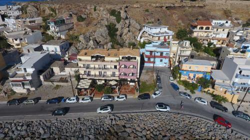 Hotel On The Rocks