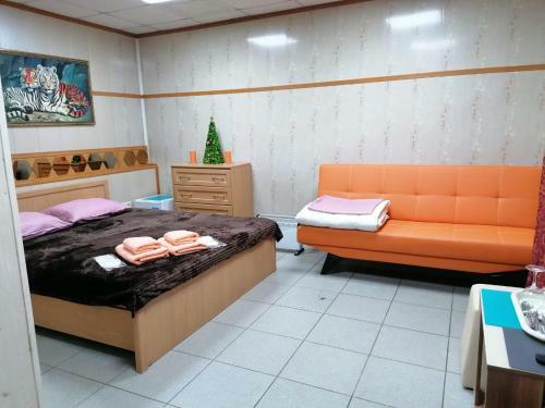 999 Gold Hotel
