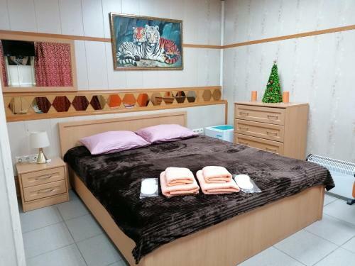 999 Gold Hotel