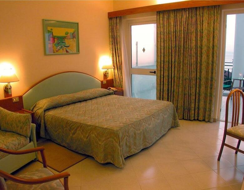 Hotel Carlton International