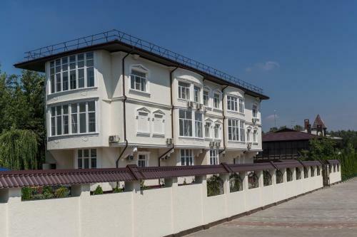 Goluboe Ozero Hotel