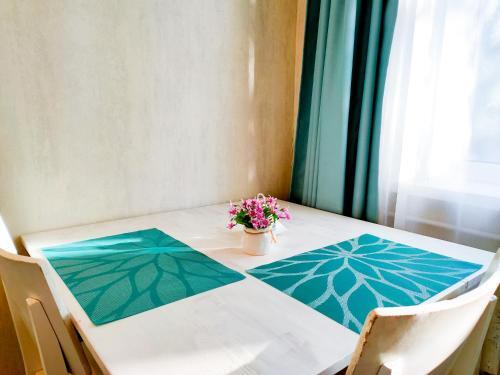 Mango Apartments (white)