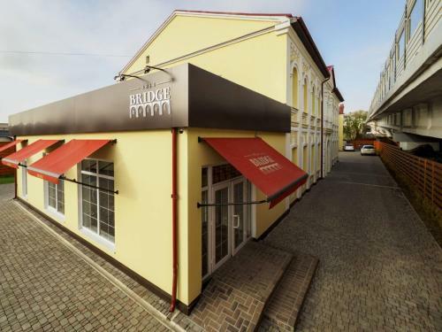Bridge Hotel