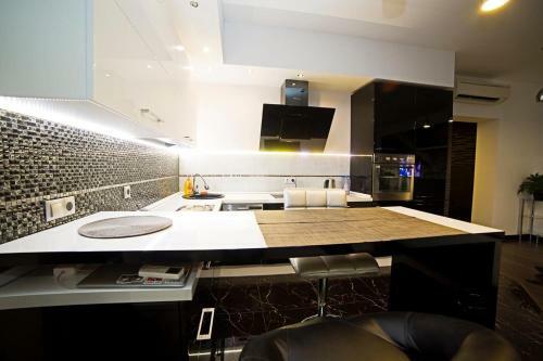 Ideal House Apart