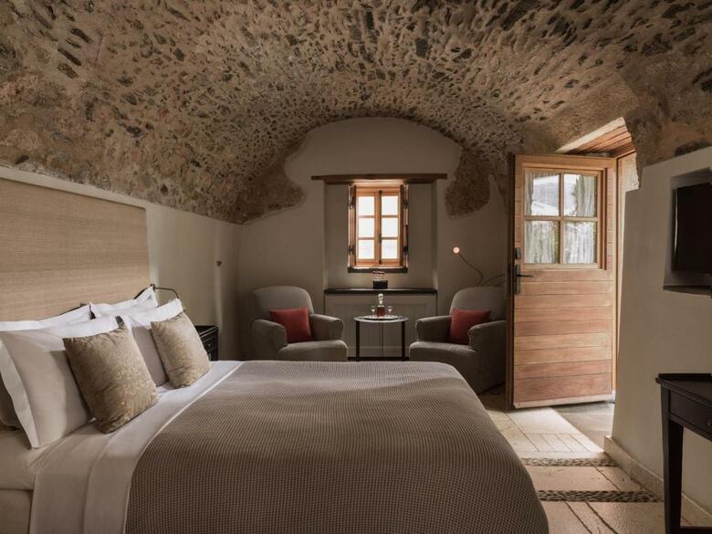 Kinsterna Hotel & Spa