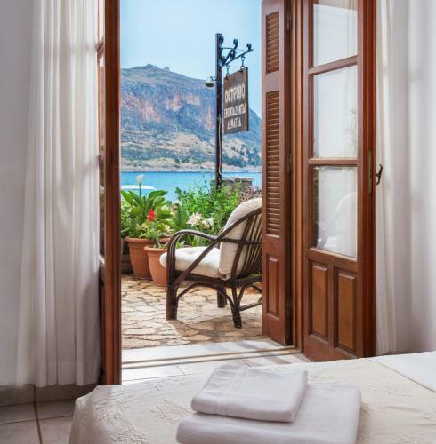 Hostal Petrino Guesthouse