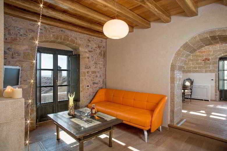 Hotel Moni Emvasis Luxury Suites