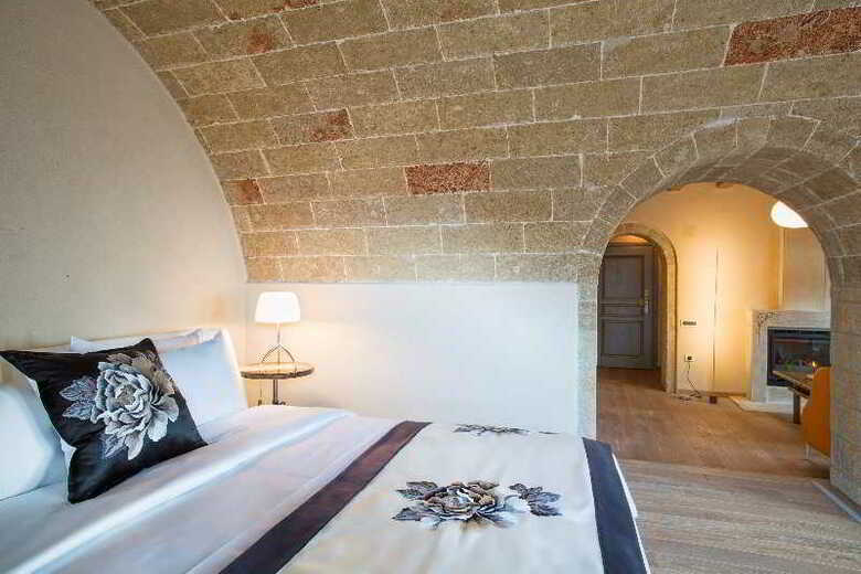 Hotel Moni Emvasis Luxury Suites