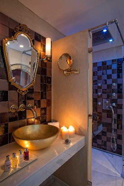 Hotel Moni Emvasis Luxury Suites