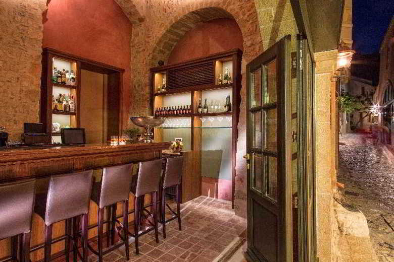 Hotel Moni Emvasis Luxury Suites