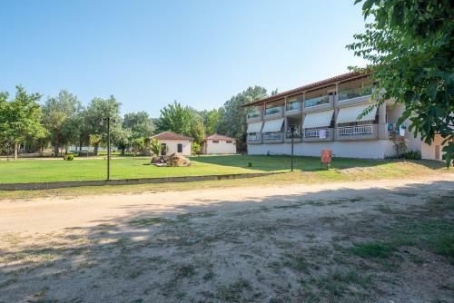Camping Linaraki Apartments & Bungalows