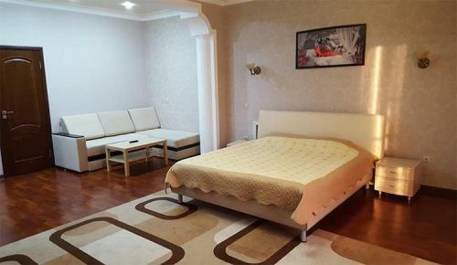 Hotel ????????? Gombor