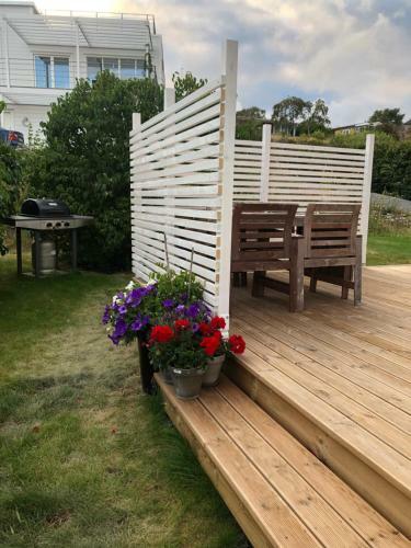 Tv� G�sthus Vid Hav Och Strand