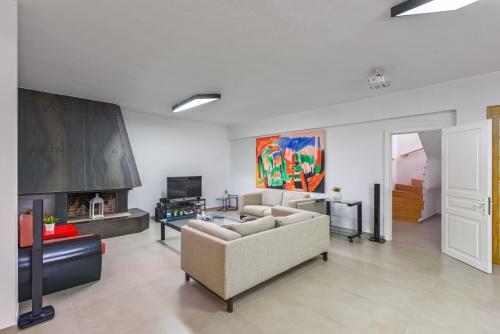 The White Villa At Sani