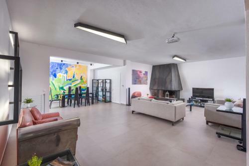The White Villa At Sani