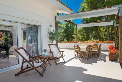 The White Villa At Sani