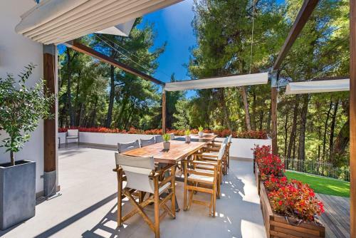 The White Villa At Sani