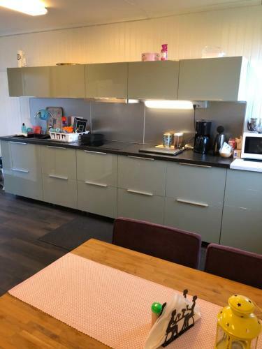 Fyra H�star St�llplats Husbilar