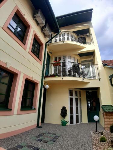 Hrn?iarska Apartments