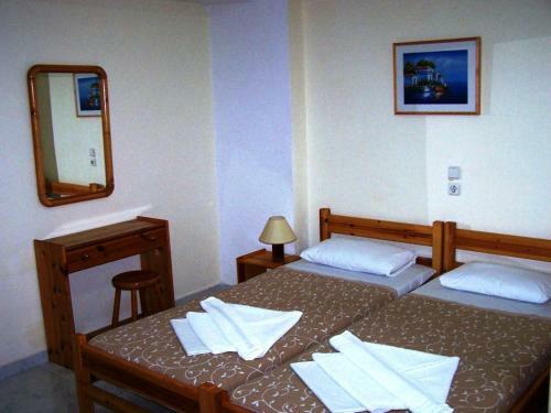 Alexatos Studios & Apartments