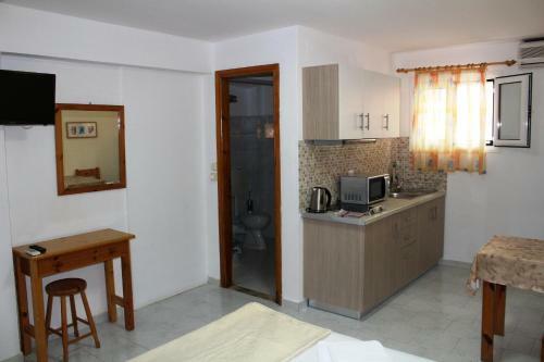 Alexatos Studios & Apartments