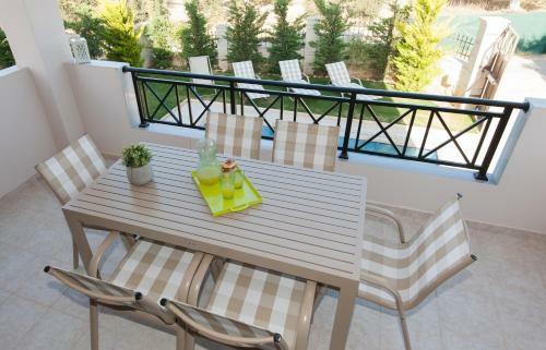 Villa Harmony-crete Residences