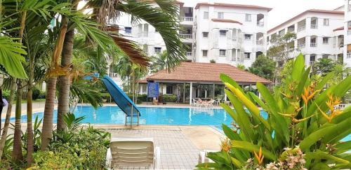 Pool View Apartment