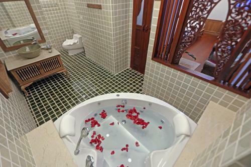 Rich Garden House Hotel