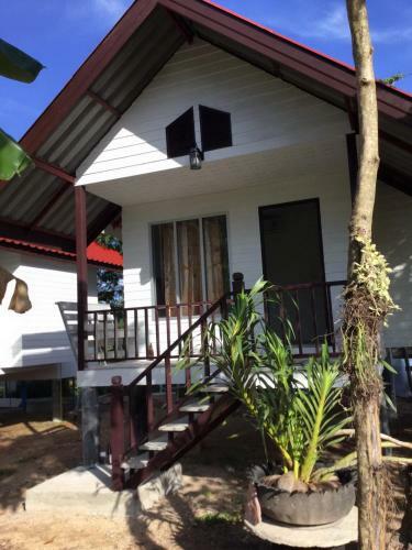 Hotel Lanta Andaleaf Bungalow