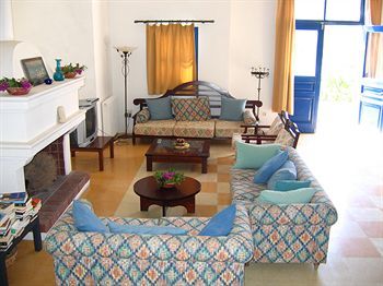 Hotel Lefkes Village