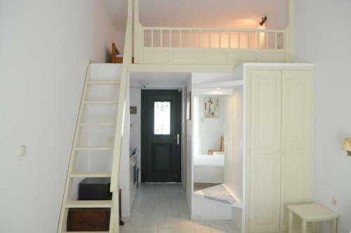 Pegasus Studios & Apartments