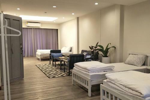 Fun Cafe & Hostel Bangkok