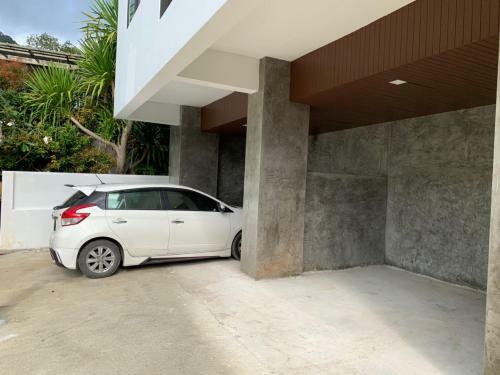 The Hill Side Kamala Service Apartment